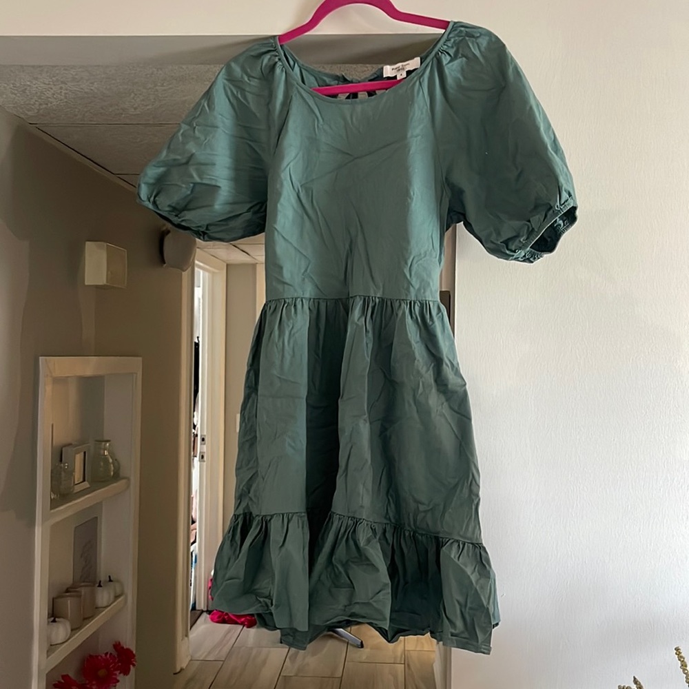 NWOT Green Open Back with Bow Dress
